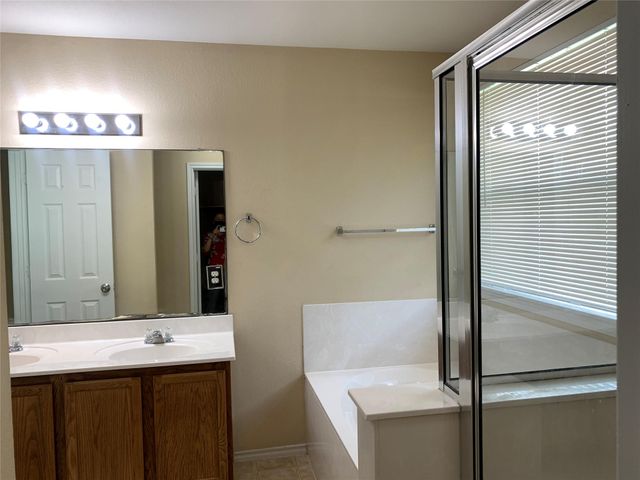 2338 Green Meadows LN, Buda, TX 78610