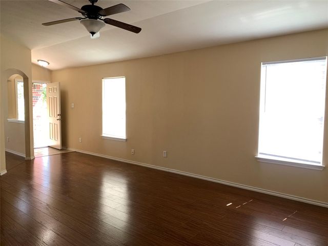 2338 Green Meadows LN, Buda, TX 78610