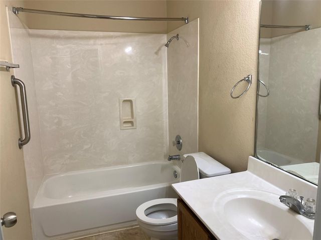 2338 Green Meadows LN, Buda, TX 78610