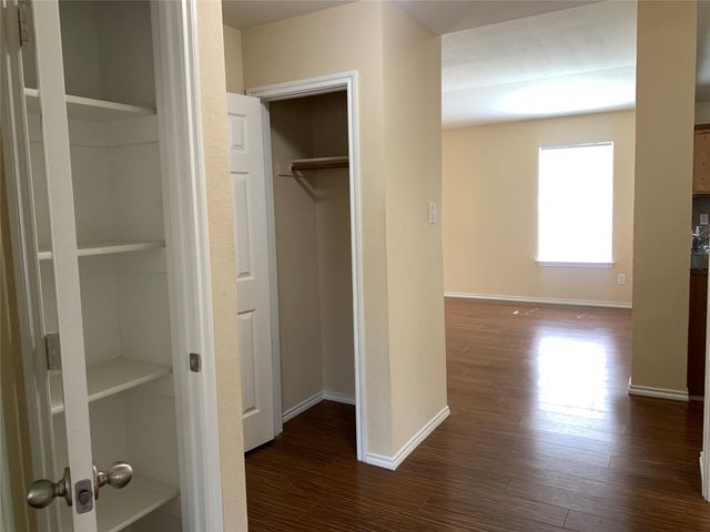 2338 Green Meadows LN, Buda, TX 78610