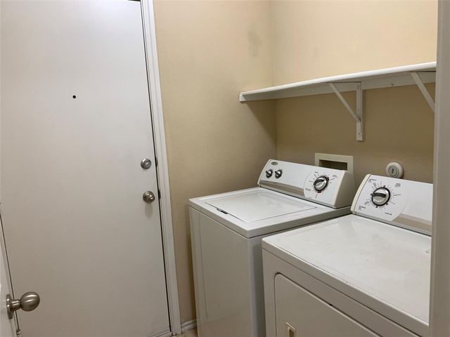 2338 Green Meadows LN, Buda, TX 78610