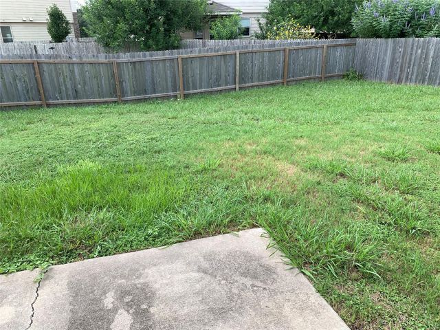 2338 Green Meadows LN, Buda, TX 78610