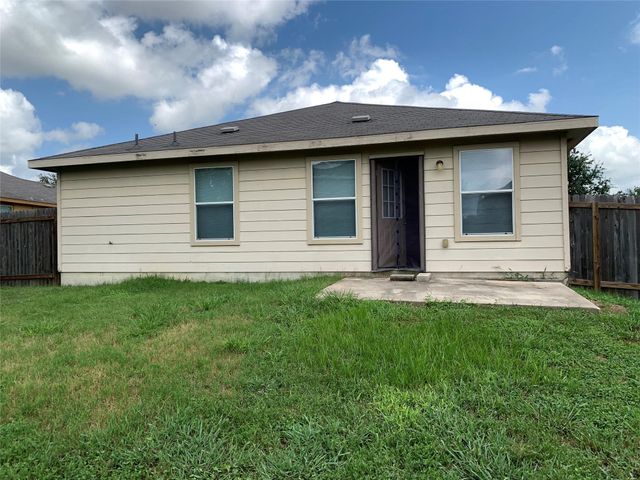 2338 Green Meadows LN, Buda, TX 78610