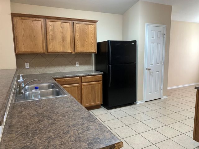 2338 Green Meadows LN, Buda, TX 78610