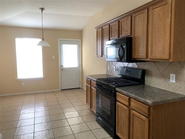 2338 Green Meadows LN, Buda, TX 78610