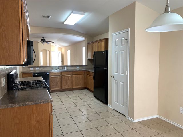 2338 Green Meadows LN, Buda, TX 78610