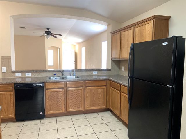 2338 Green Meadows LN, Buda, TX 78610