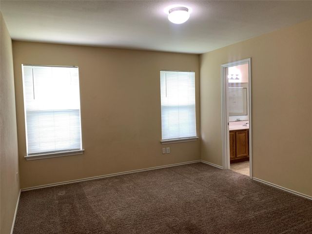 2338 Green Meadows LN, Buda, TX 78610