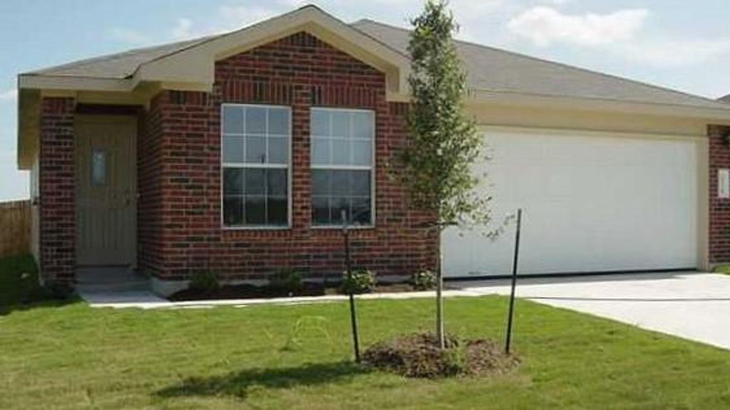 2338 Green Meadows LN, Buda, TX 78610