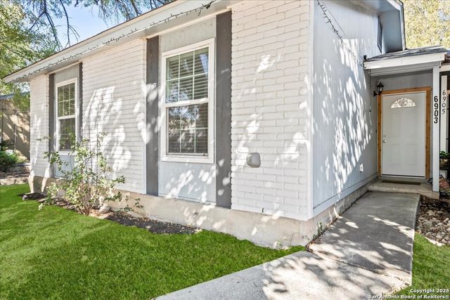 6903 Neston Dr, San Antonio, TX 78239