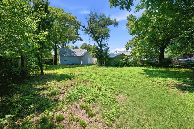 2416 S Pattie Ave, Wichita, KS 67216