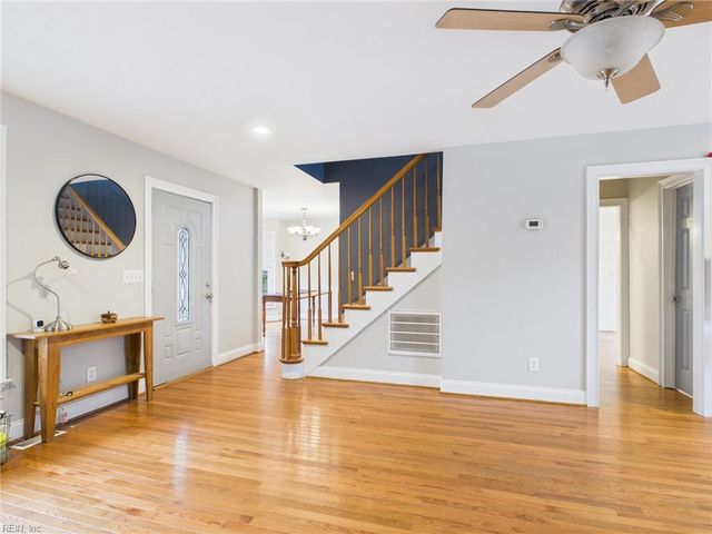 78 Hickory DR, Hartfield, VA 23071