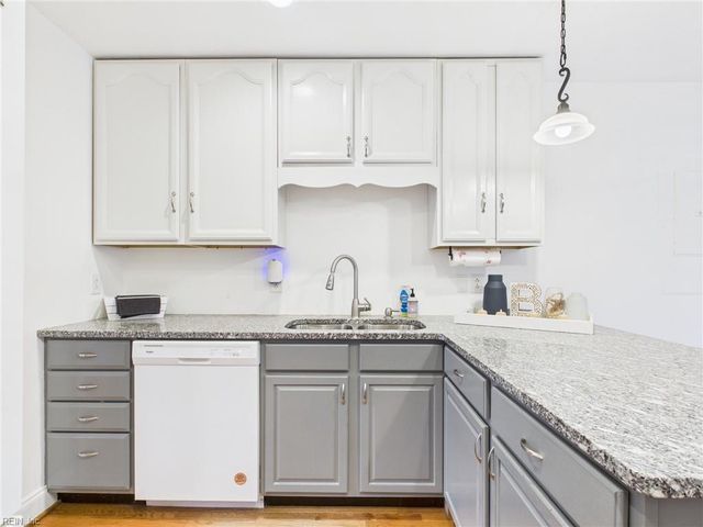 78 Hickory DR, Hartfield, VA 23071