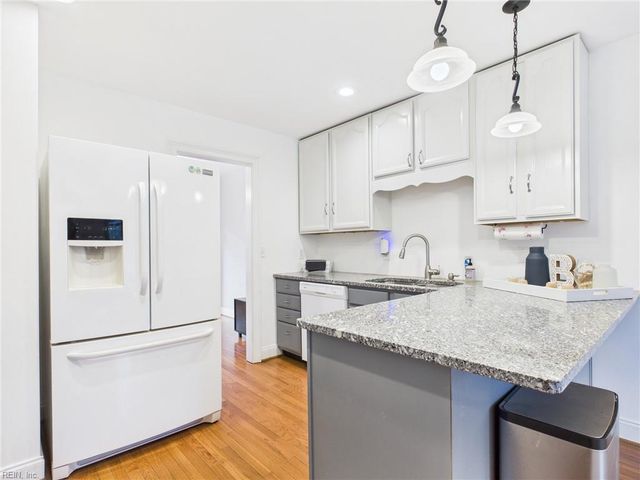 78 Hickory DR, Hartfield, VA 23071