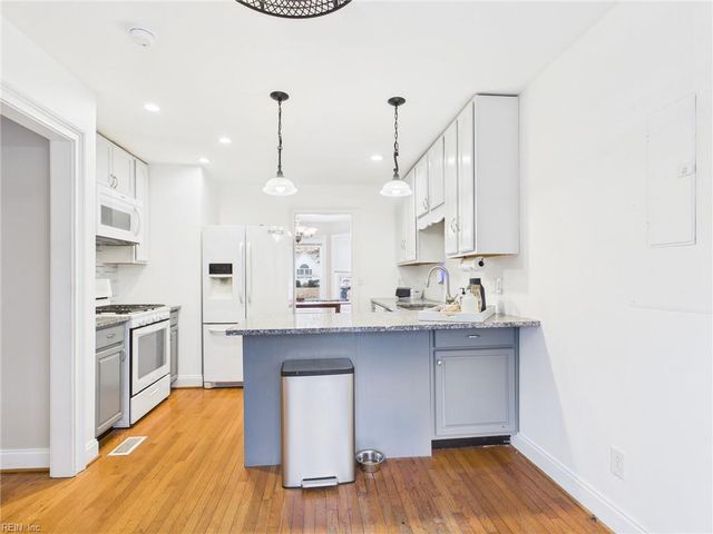 78 Hickory DR, Hartfield, VA 23071