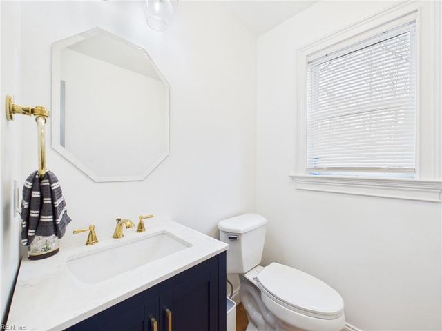 78 Hickory DR, Hartfield, VA 23071