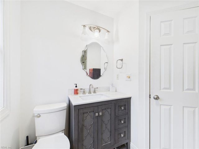 78 Hickory DR, Hartfield, VA 23071