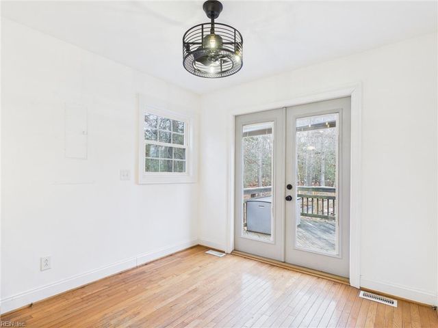 78 Hickory DR, Hartfield, VA 23071