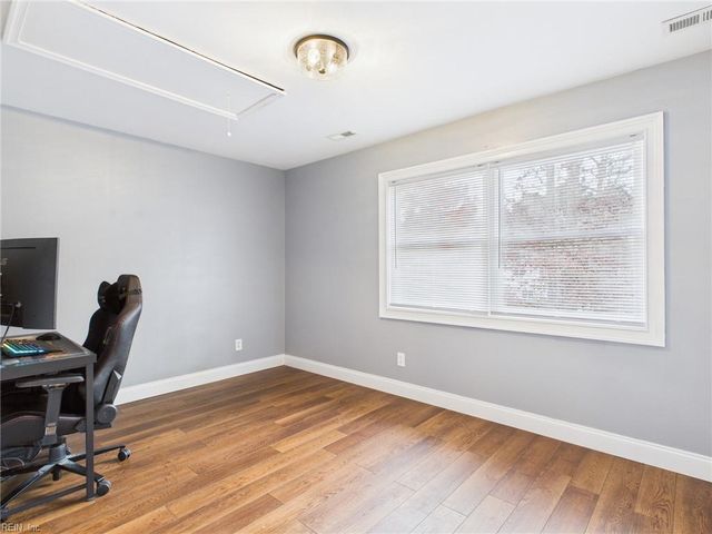 78 Hickory DR, Hartfield, VA 23071