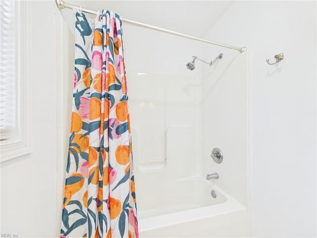 78 Hickory DR, Hartfield, VA 23071