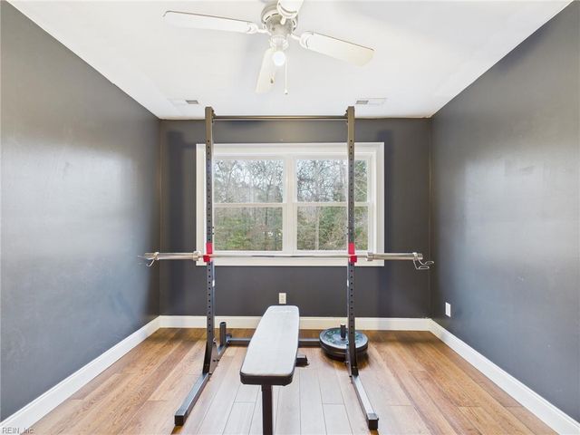 78 Hickory DR, Hartfield, VA 23071