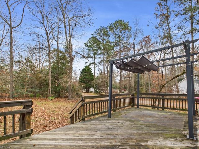 78 Hickory DR, Hartfield, VA 23071