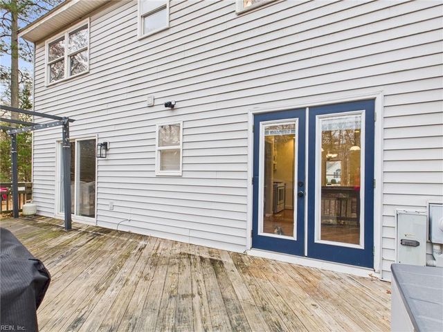 78 Hickory DR, Hartfield, VA 23071