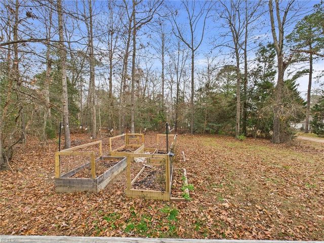 78 Hickory DR, Hartfield, VA 23071