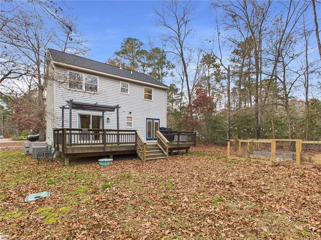 78 Hickory DR, Hartfield, VA 23071