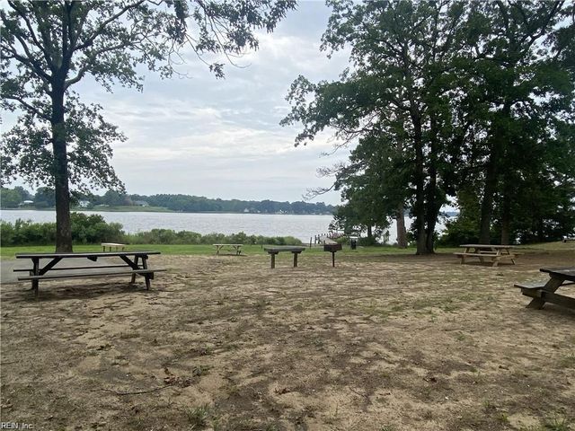 78 Hickory DR, Hartfield, VA 23071