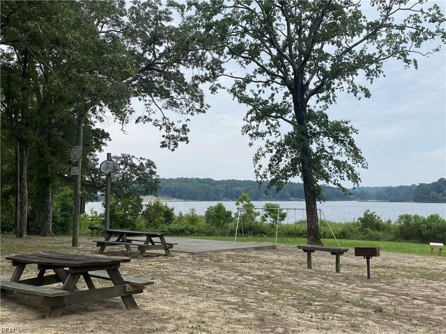 78 Hickory DR, Hartfield, VA 23071