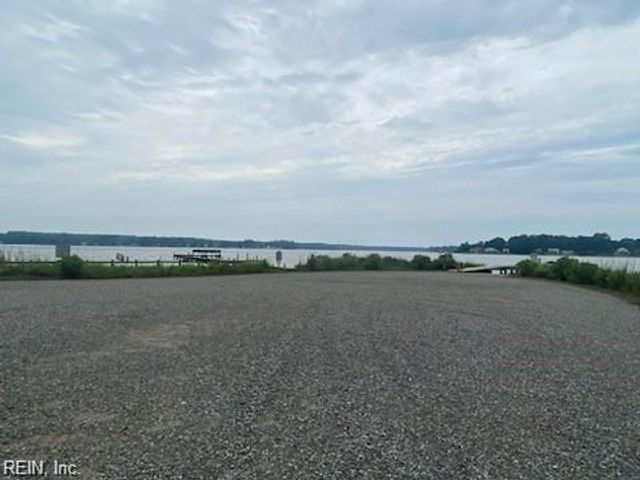 78 Hickory DR, Hartfield, VA 23071