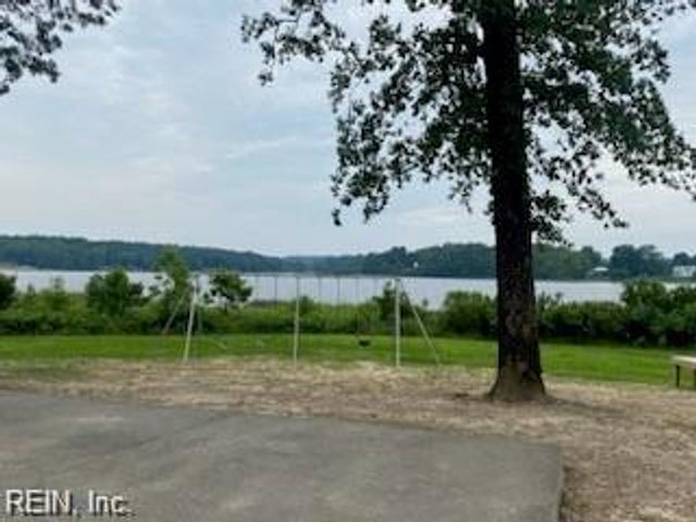 78 Hickory DR, Hartfield, VA 23071