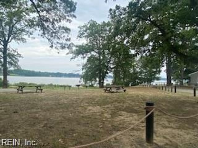 78 Hickory DR, Hartfield, VA 23071