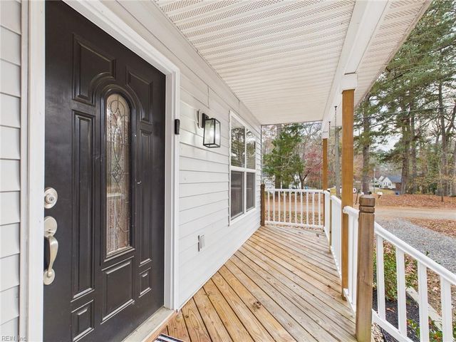 78 Hickory DR, Hartfield, VA 23071