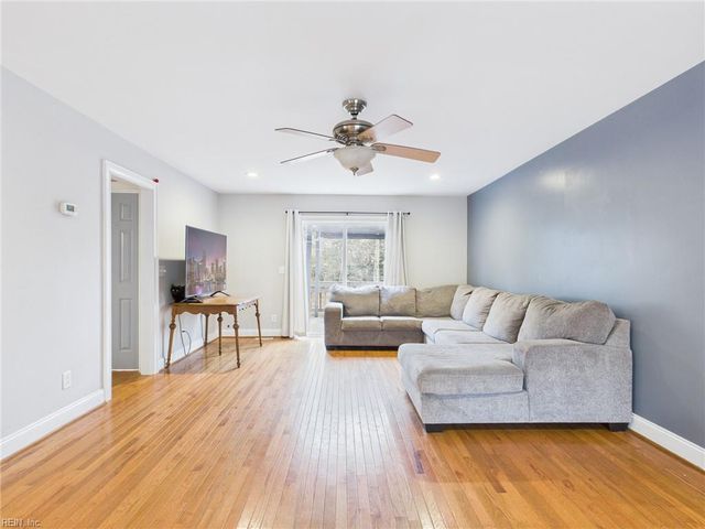 78 Hickory DR, Hartfield, VA 23071