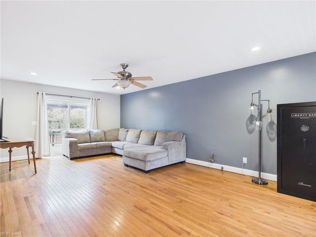 78 Hickory DR, Hartfield, VA 23071