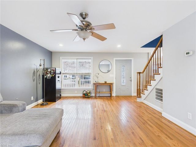 78 Hickory DR, Hartfield, VA 23071