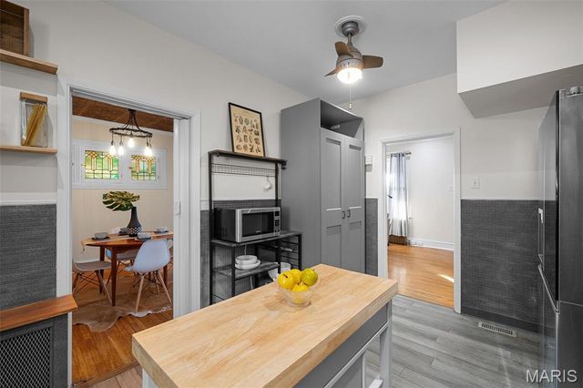 2842 Knox Court, St Louis, MO 63139