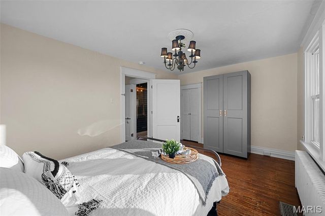 2842 Knox Court, St Louis, MO 63139