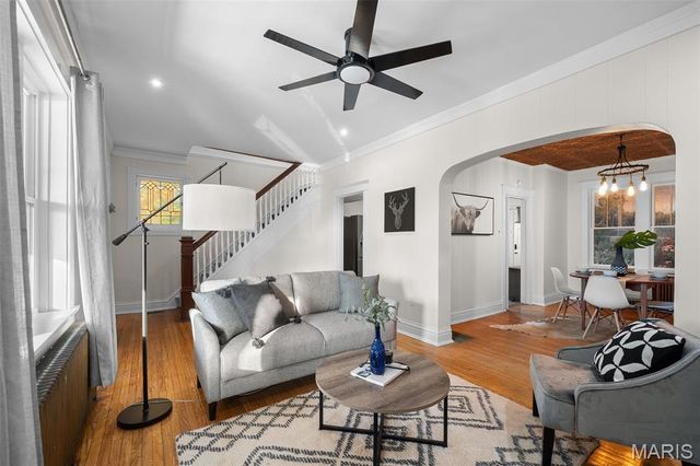 2842 Knox Court, St Louis, MO 63139