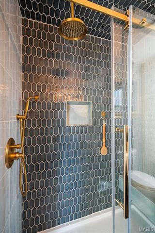 2842 Knox Court, St Louis, MO 63139