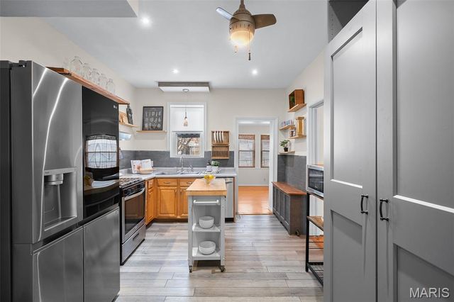 2842 Knox Court, St Louis, MO 63139