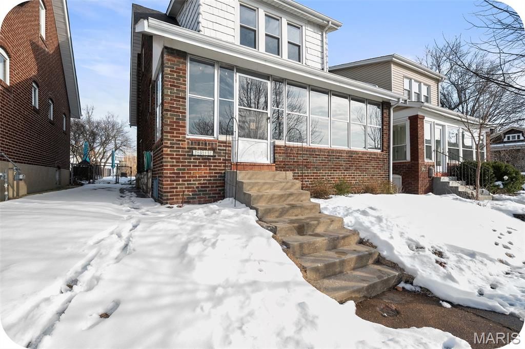 2842 Knox Court, St Louis, MO 63139