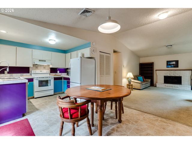 1230 DEBRICK Rd, Eugene, OR 97401