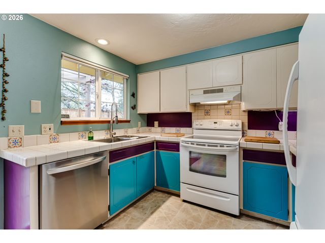 1230 DEBRICK Rd, Eugene, OR 97401