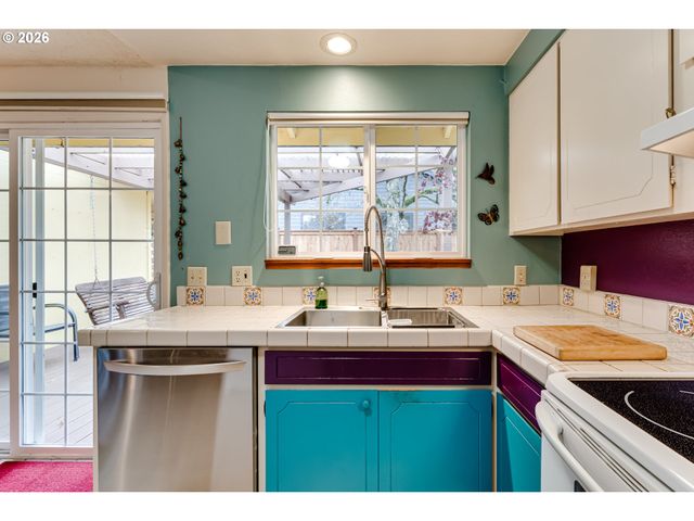 1230 DEBRICK Rd, Eugene, OR 97401