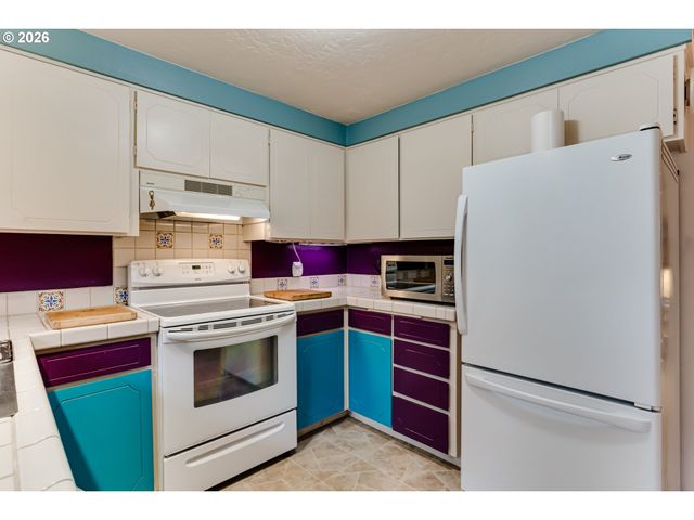 1230 DEBRICK Rd, Eugene, OR 97401