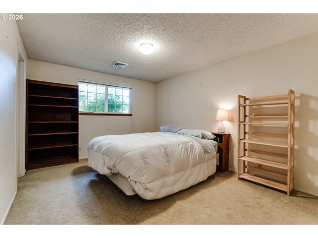 1230 DEBRICK Rd, Eugene, OR 97401