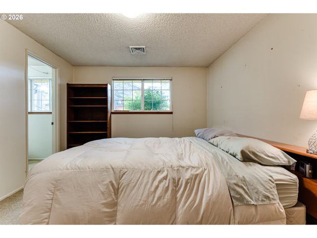 1230 DEBRICK Rd, Eugene, OR 97401